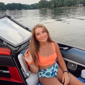 Meet your Posher, Isabella